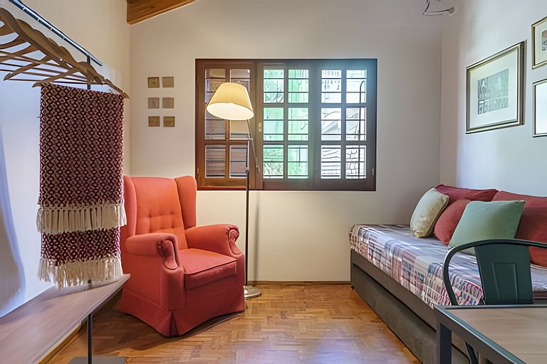 Dúplex de diseño, cochera, cerca del centro