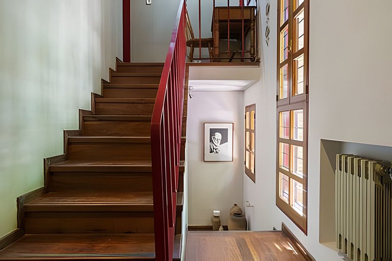 Dúplex de diseño, cochera, cerca del centro