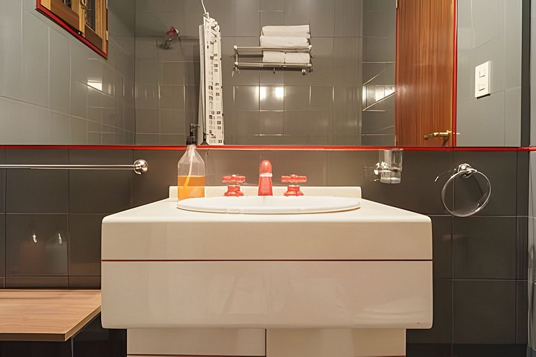 Dúplex de diseño, cochera, cerca del centro