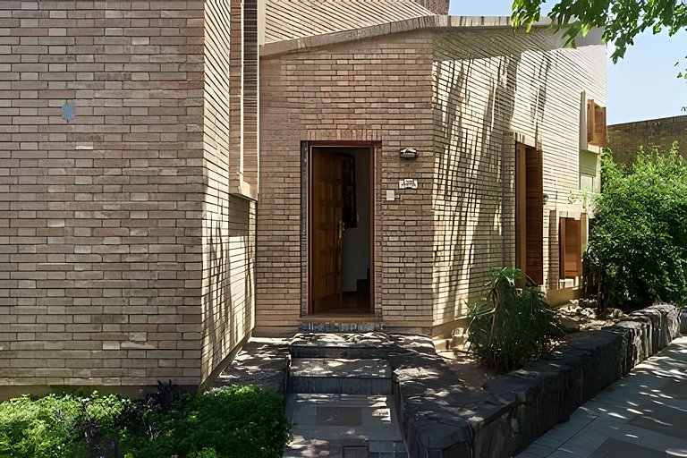 Dúplex de diseño, cochera, cerca del centro