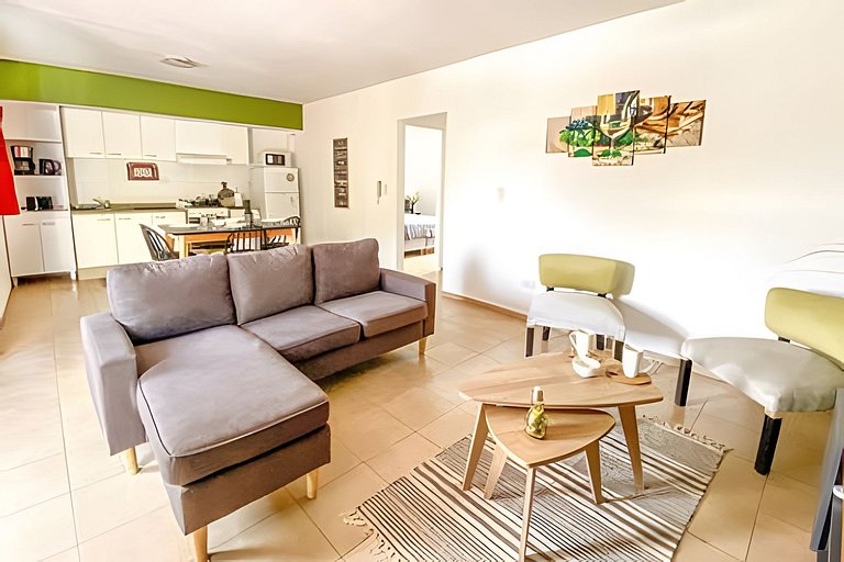 Balcón y cochera, en Corazón Histórico de Mendoza