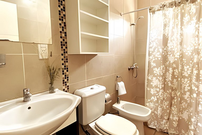 Balcón y cochera, en Corazón Histórico de Mendoza