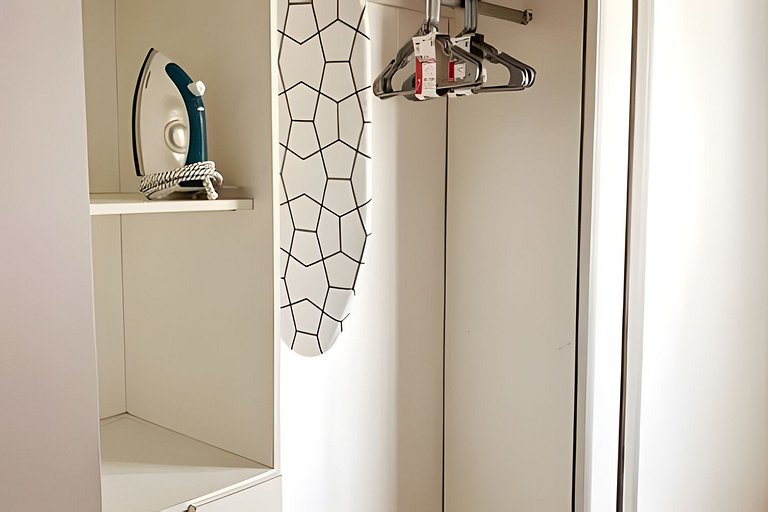 Balcón y cochera, en Corazón Histórico de Mendoza