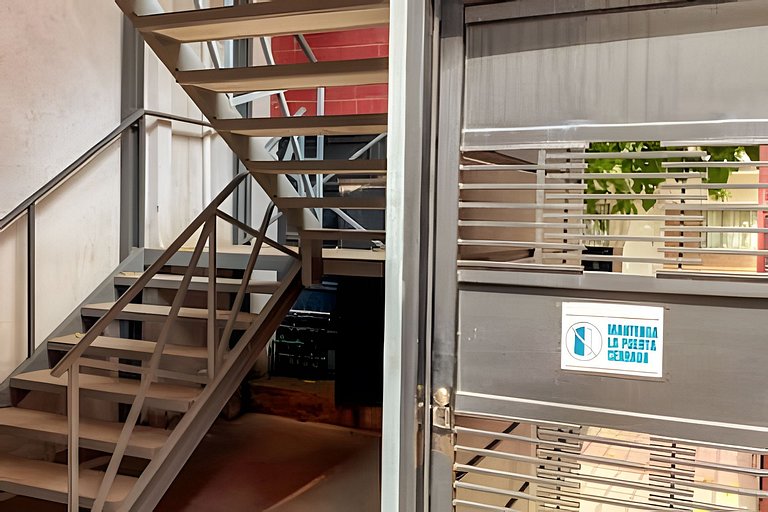 Balcón y cochera, en Corazón Histórico de Mendoza