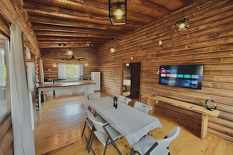 Cabaña del Oeste, Entre montañas, arroyo y calma