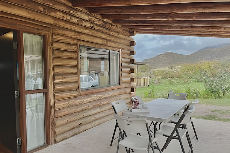 Cabaña del Oeste, Entre montañas, arroyo y calma