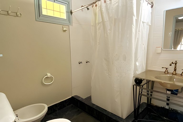 Sencilla y equipada, zona de viñas y bodegas