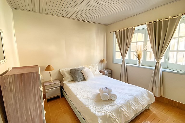 Sencilla y equipada, zona de viñas y bodegas