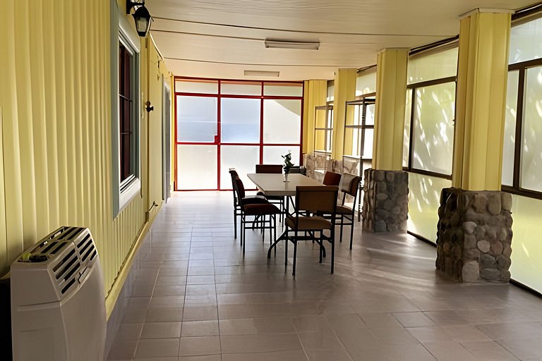 Sencilla y equipada, zona de viñas y bodegas