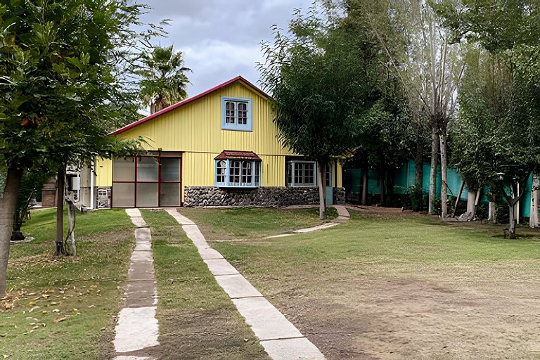 Sencilla y equipada, zona de viñas y bodegas