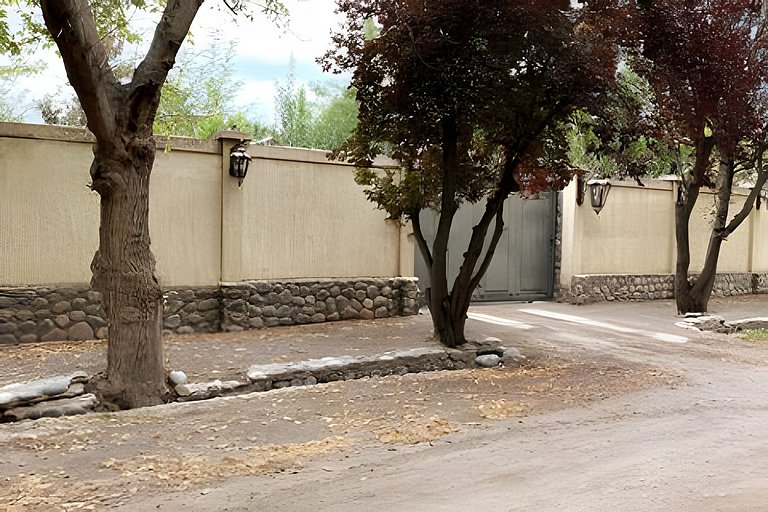 Sencilla y equipada, zona de viñas y bodegas