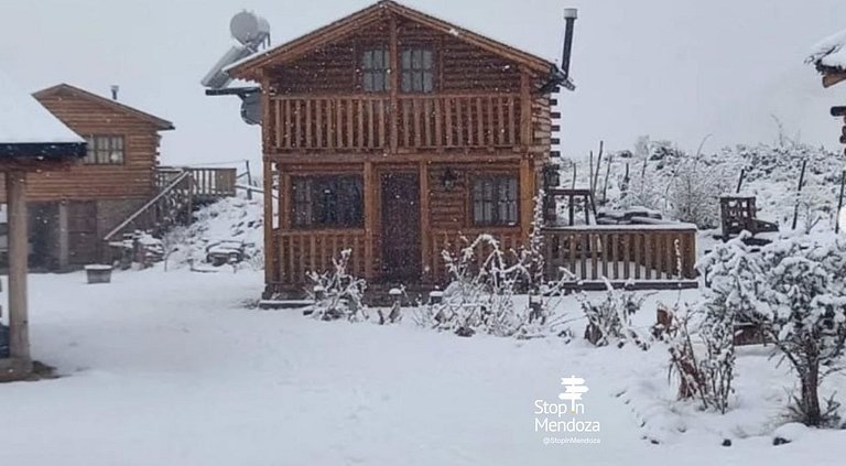 Cabaña del Oeste, Entre montañas, arroyo y calma