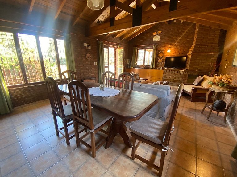 Jardín y pileta, en Chacras zona bodegas y montaña