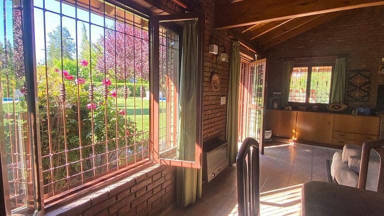 Jardín y pileta, en Chacras zona bodegas y montaña