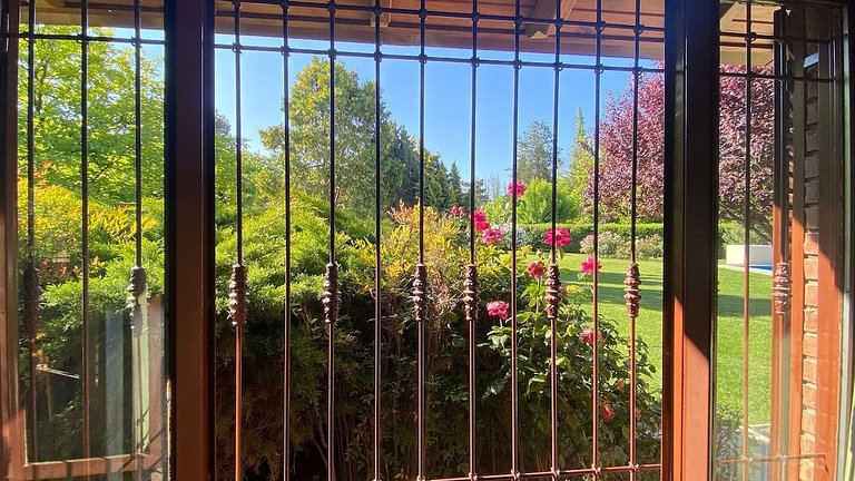 Jardín y pileta, en Chacras zona bodegas y montaña