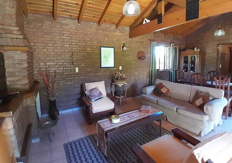 Jardín y pileta, en Chacras zona bodegas y montaña