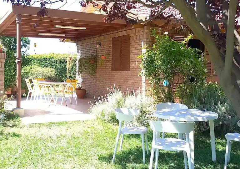 Jardín y pileta, en Chacras zona bodegas y montaña