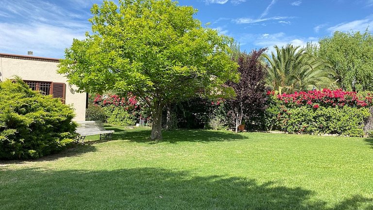Jardín y pileta, en Chacras zona bodegas y montaña